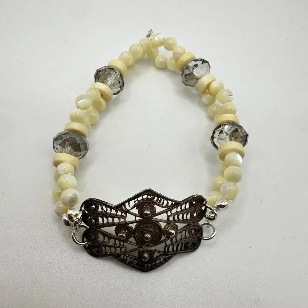 VTG Silver filagree stretch bracelet with mother of pearl and glass beads!‎
